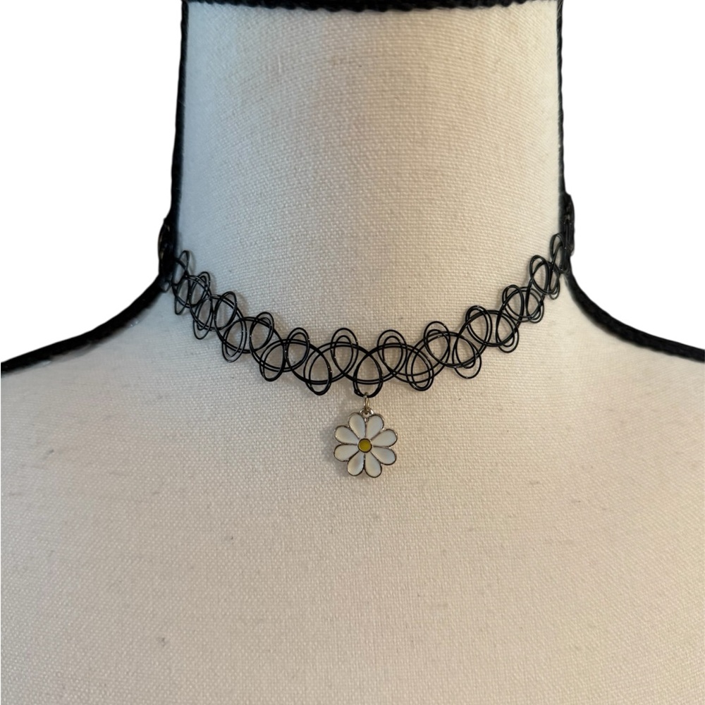 Y2K Black Choker Necklace with White Daisy Pendant